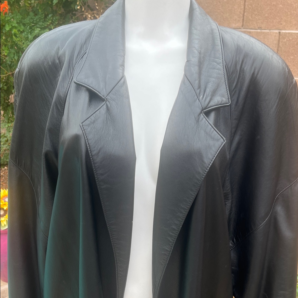 Vtg Elegant Black Women's Leather Trench Coat — image 5 of 8